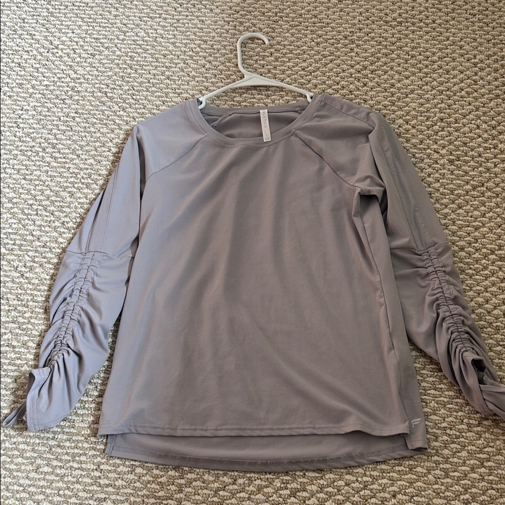 Fabletics Light Gray Ruched-Sleeve Long Sleeve Top